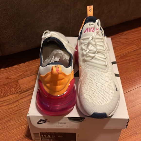 Nike Summer Women 270! - Picture 2 of 3